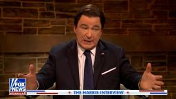 Alec Baldwin como Brett Baier en 'SNL'. NBC