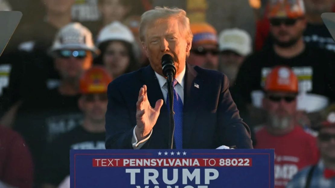 El expresidente Donald Trump habla en un mitin de campaña en Latrobe, Pensilvania, el 19 de octubre de 2024.