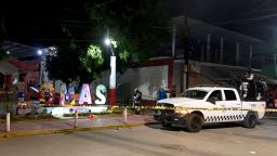  de la Guardia Nacional custodian la escena del crimen del candidato a alcalde de la oposición, Alfredo Cabrera, asesinado durante su cierre de campaña electoral en Las Lomas, Guerrero, México, el 29 de mayo de 2024. Crédito: FRANCISCO ROBLES/AFP/Getty Images
