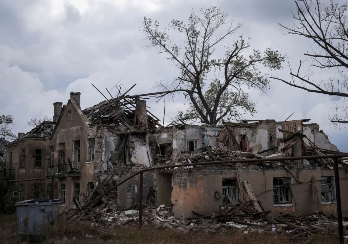 Vista de un edificio residencial dañado en la ciudad de primera línea de Chasiv Yar, en la región de Donetsk, Ucrania, el 16 de octubre de 2024.