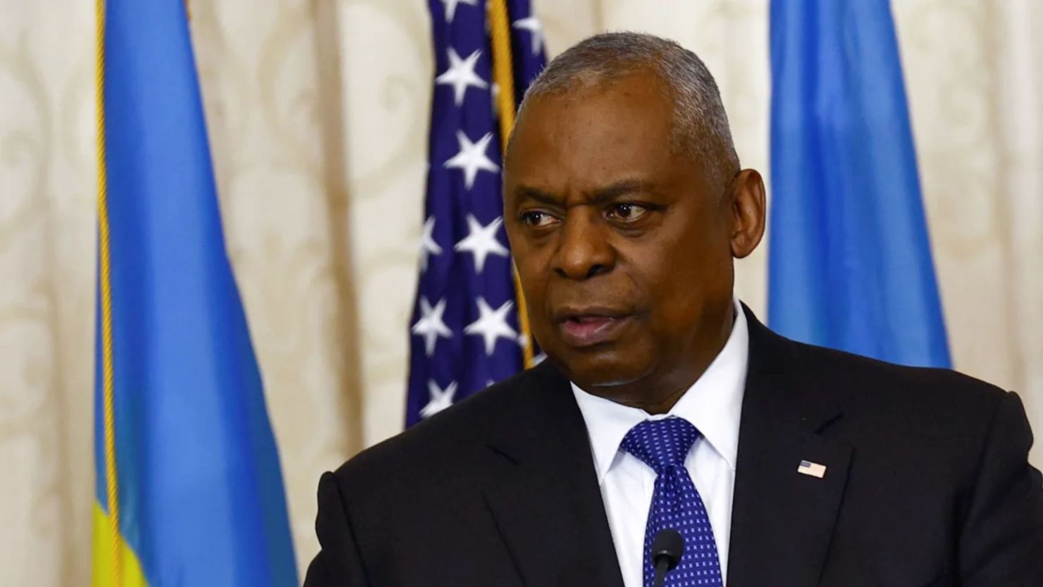 El secretario de Defensa de Estados Unidos, Lloyd Austin, pronuncia un discurso en la Academia Diplomática, en medio de los ataques de Rusia contra Ucrania, en Kyiv, Ucrania, el 21 de octubre de 2024.