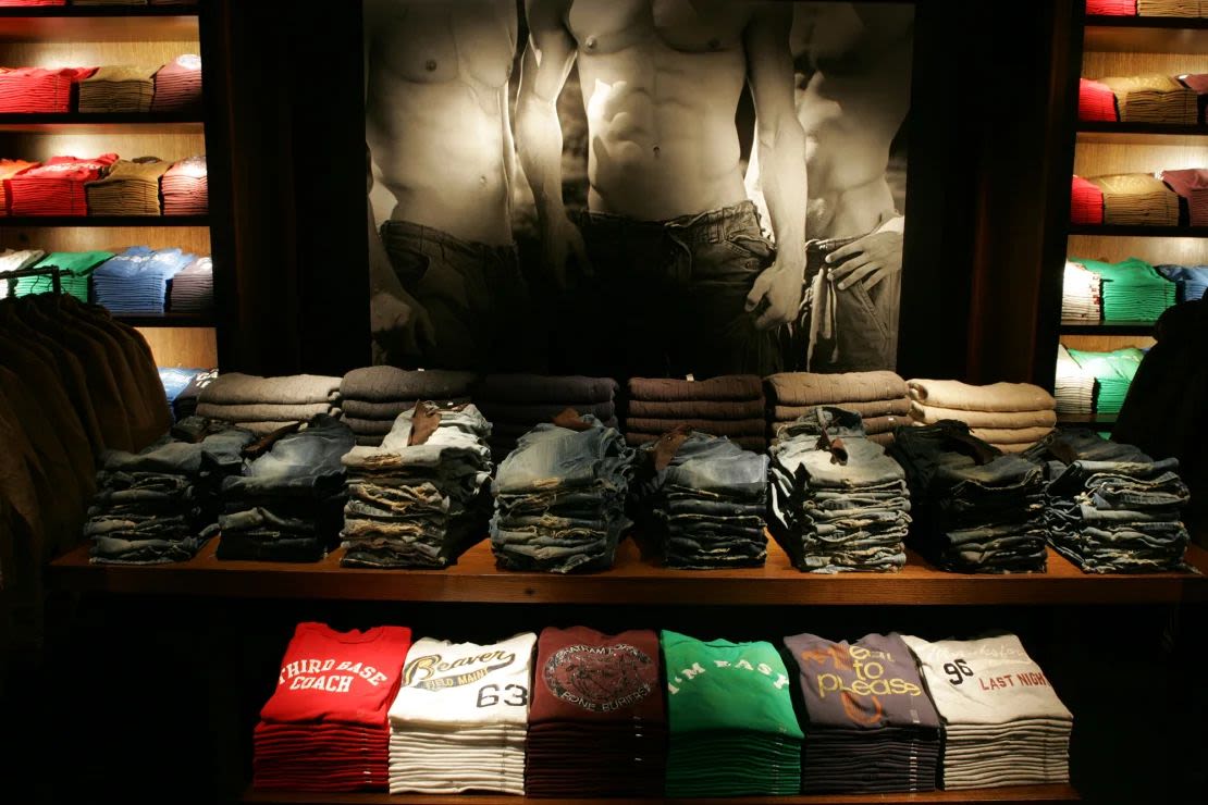 Una tienda de Abercrombie & Fitch en 2005. La marca dijo en 2014 que dejaría de hacer "marketing sexualizado."