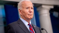 El presidente de EE.UU. Joe Biden aparece durante una conferencia de prensa en la Sala de Prensa Brady de la Casa Blanca el 4 de octubre de 2024 en Washington, DC.