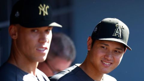 Aaron Judge (izquierda) y Shohei Ohtani (derecha) fueron compañeros de equipo en el Juego de Estrellas de la MLB 2022. Crédito: Ronald Martinez/Getty Images