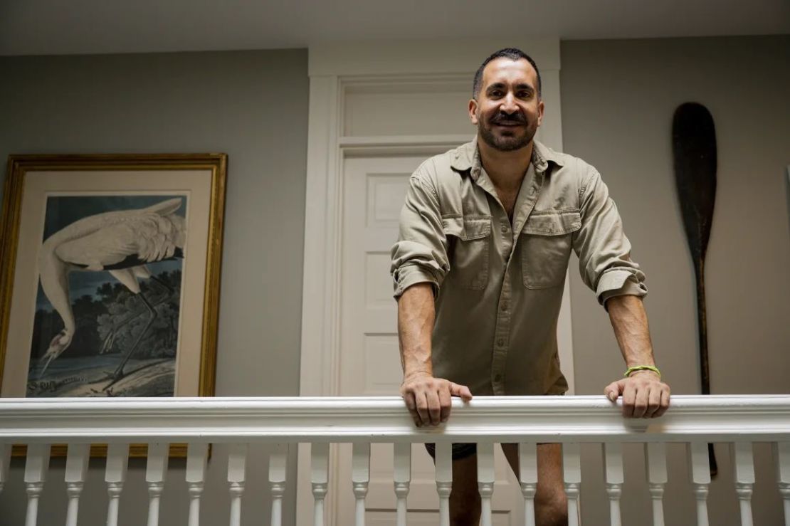 Steve Azar es el nuevo propietario del Gifford House Inn en Provincetown. Crédito: Vincent Alban/The Boston Globe/Getty Images.