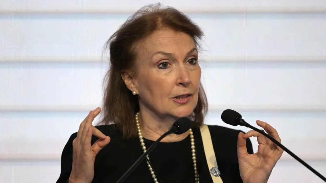 La ministra de Relaciones Exteriores de Argentina, Diana Mondino, pronuncia un discurso durante la conferencia de la Americas Society/Council of the Americas en Buenos Aires el 14 de agosto de 2024. Juan Marbromata/AFP/Getty Images