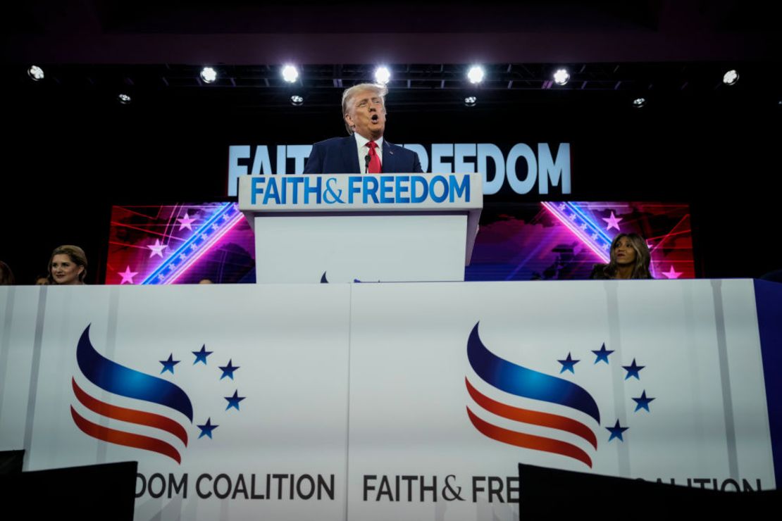 El candidato presidencial republicano, Donald Trump, habla en la conferencia Faith and Freedom Road to Majority en el Washington Hilton el 24 de junio de 2023 en Washington. Drew Angerer/Getty Images