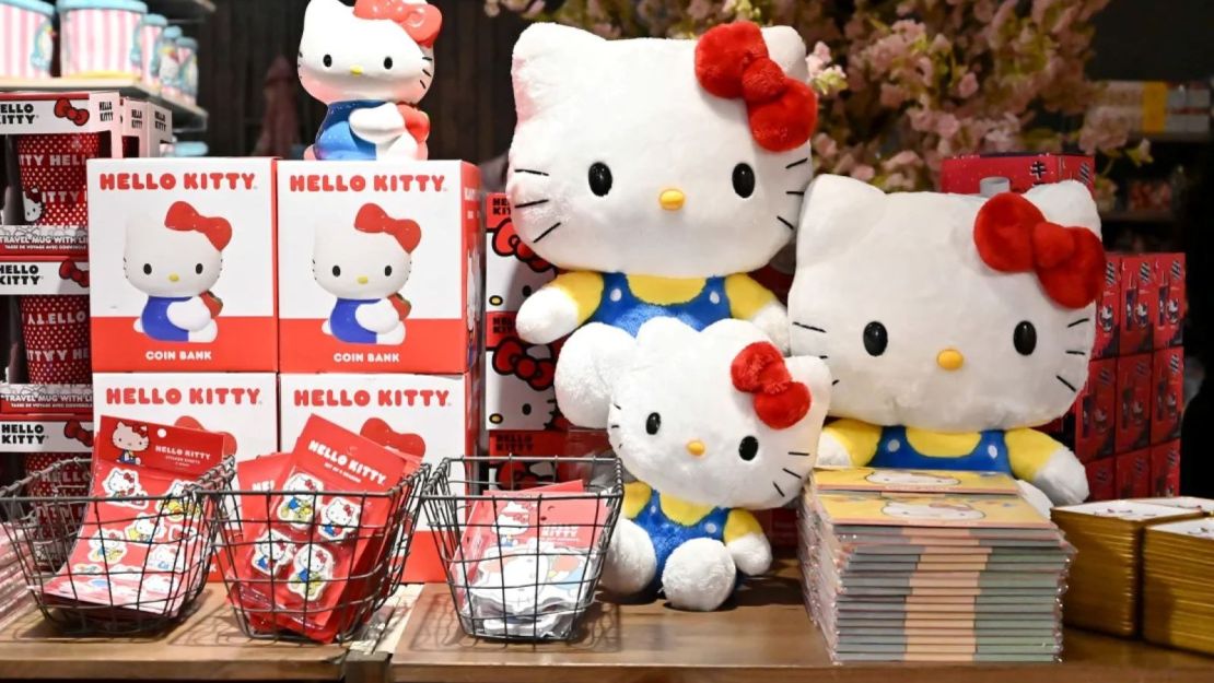 Una variedad de productos de Hello Kitty en exhibición en la ciudad de Nueva York en 2019.