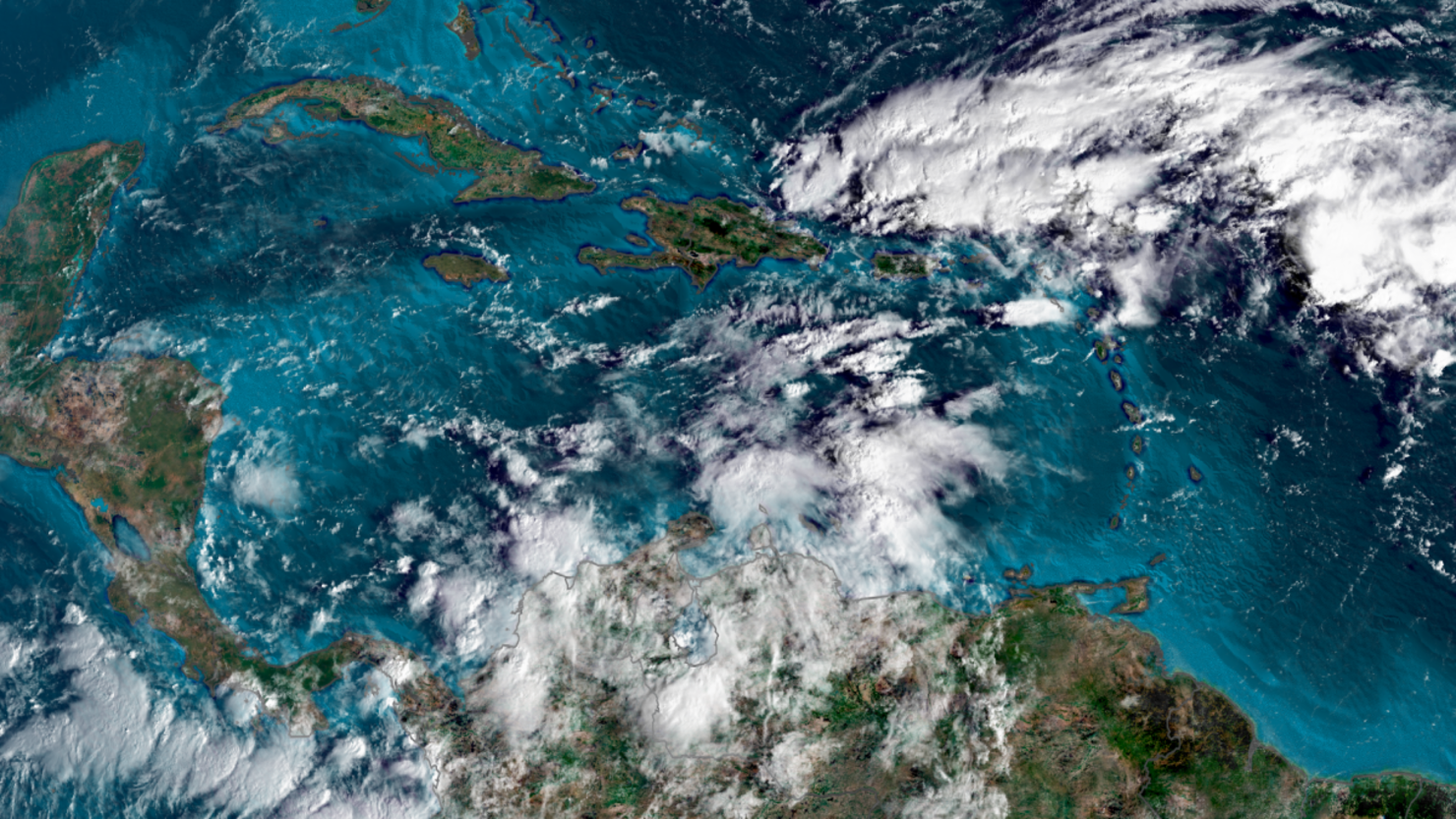 CNNE 1775440 - cnn-digital-tracker-hurricane-satellite-visible-homepage-9a-110124