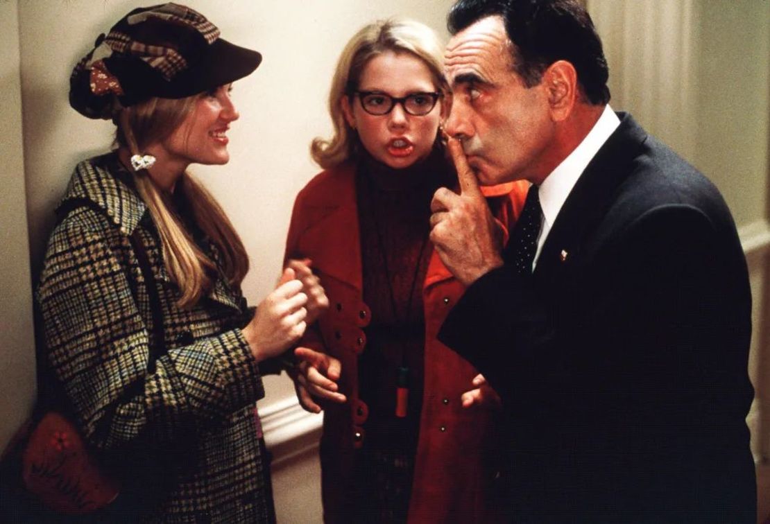 Kirsten Dunst, Michelle Williams y Dan Hedaya en "Dick."