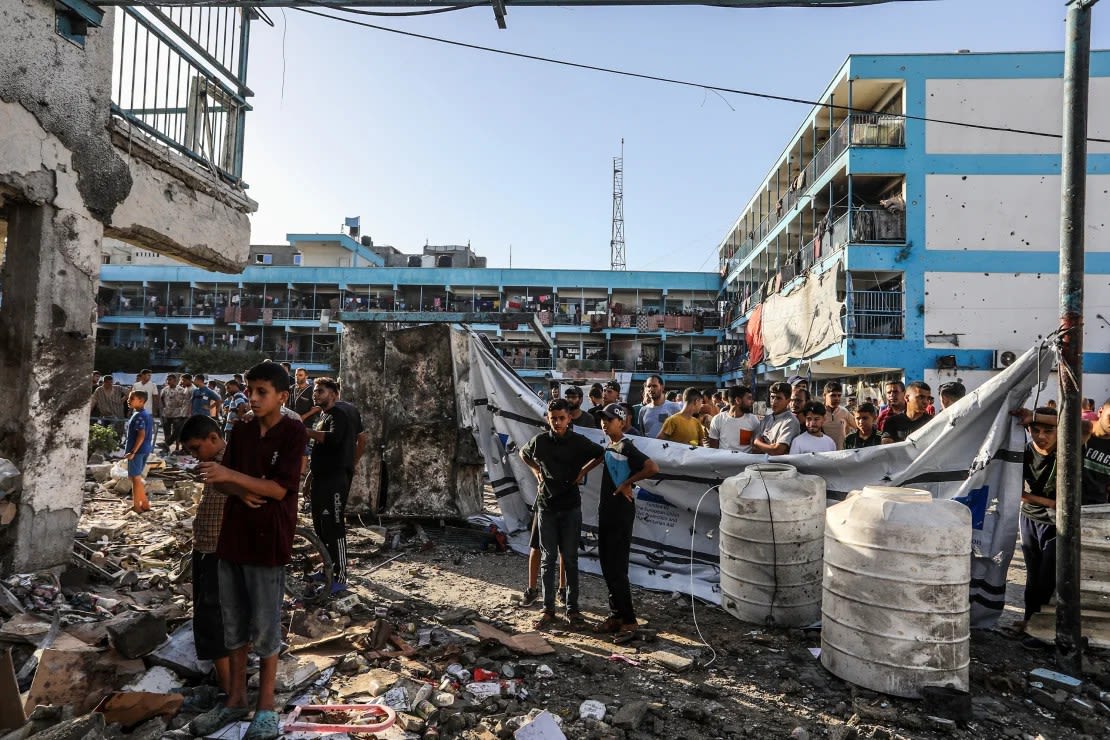 Una escuela de UNRWA en el campo de refugiados de Nuseirat, en la ciudad de Gaza, después de un ataque aéreo israelí en septiembre.