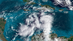 La depresión tropical dieciocho se agita el lunes por la mañana en el mar Caribe.