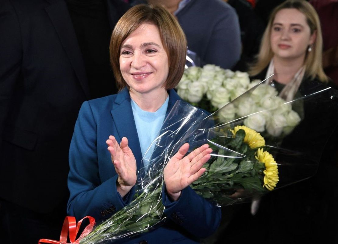 Sandu celebra con sus partidarios tras el anuncio de los resultados preliminares el domingo. Crédito: Vladislav Culiomza/Reuters