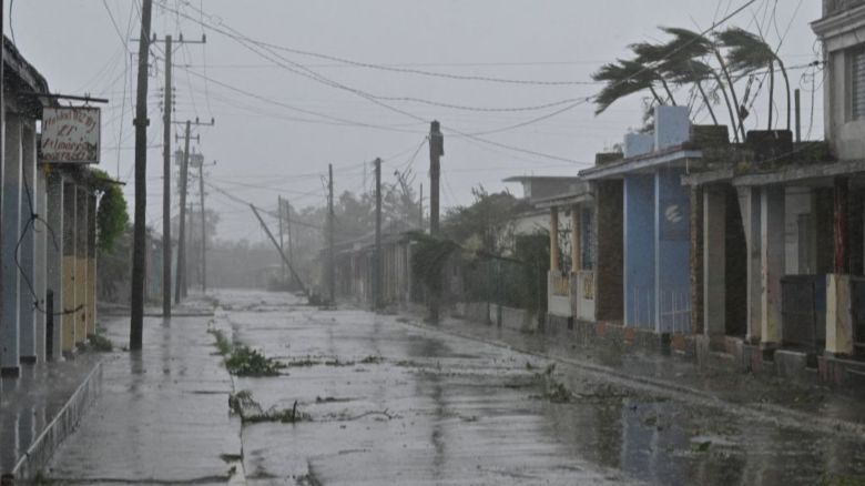 Se observa lluvia intensa después de que el huracán Rafael tocara tierra en Pueblo Candelaria, provincia de Artemisa, a 65 km al oeste de La Habana, el 6 de noviembre de 2024. Crédito: Foto de ADALBERTO ROQUE/AFP vía Getty Images