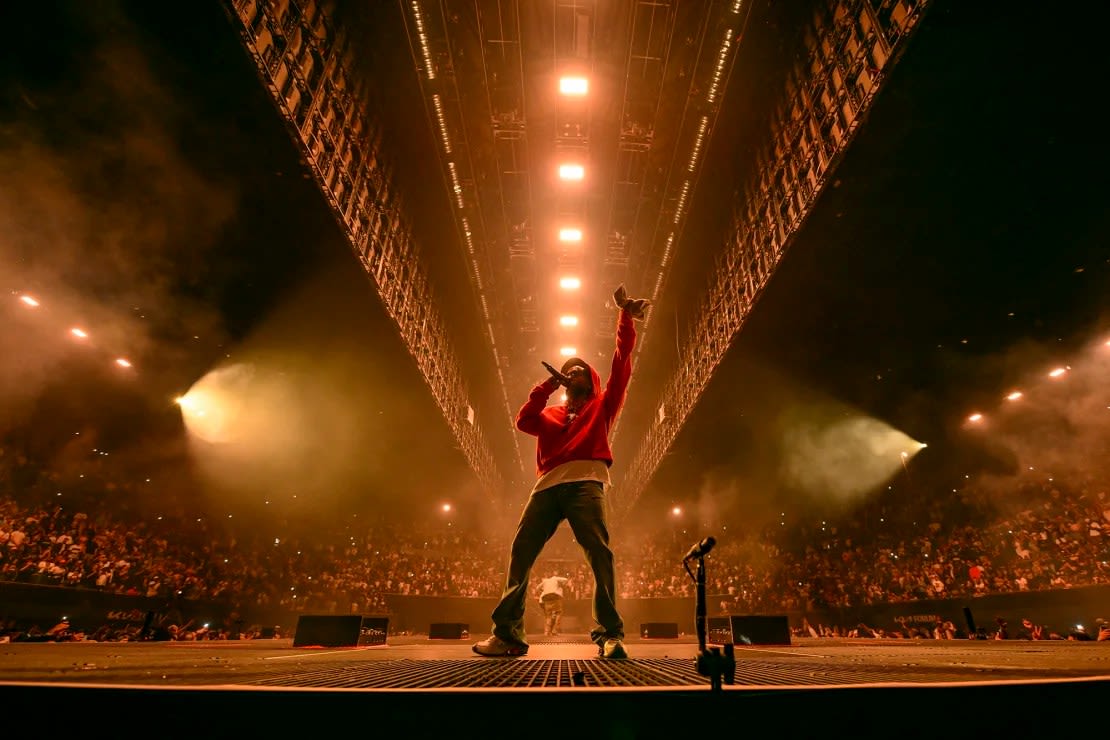 Kendrick Lamar no palco durante o Pop Out - Ken & Friends em 19 de junho de 2024 em Inglewood, Califórnia.