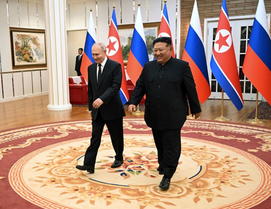 El presidente de Rusia, Vladimir Putin, y el líder de Corea del Norte, Kim Jong Un, se reúnen en Pyongyang el pasado mes de junio. Crédito: Dmitry Azarov/SIPAPRE/Sipa USA/AP