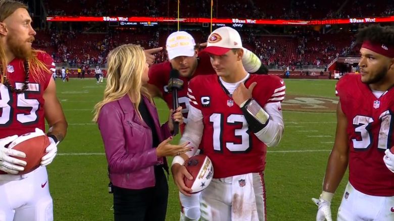 La estrella de los San Francisco 49ers Nick Bosa interrumpe la entrevista en NBC posterior al juego de sus compañeros mientras lleva un sombrero de "MAGA".