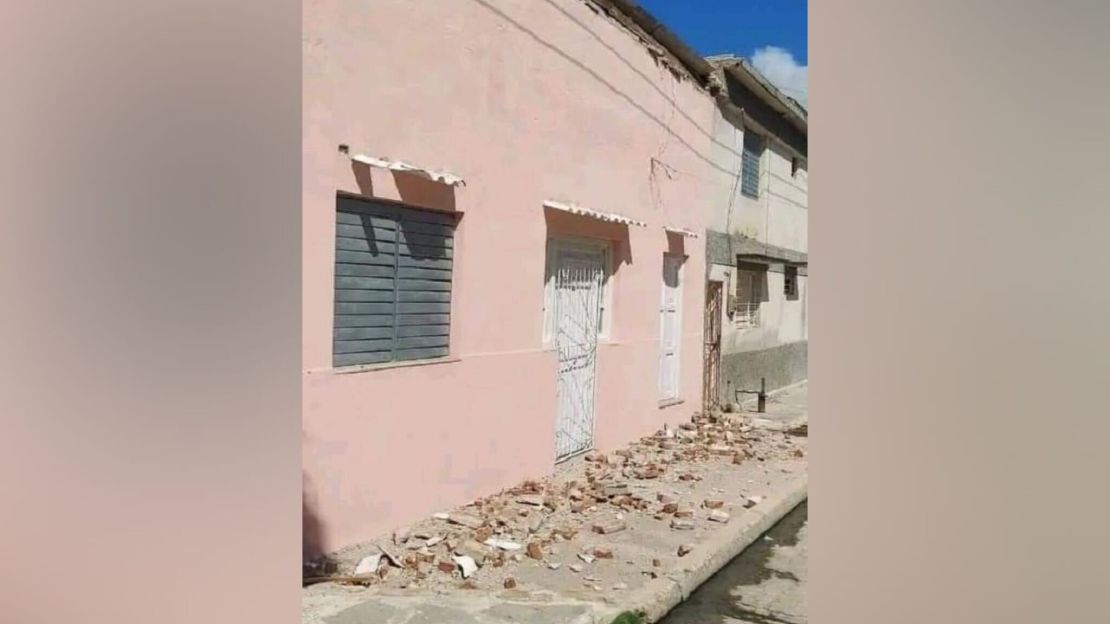 Daños en otro inmueble en la provincia cubana de Granma tras el sismo de este domingo. Redes sociales vía Cubadebate