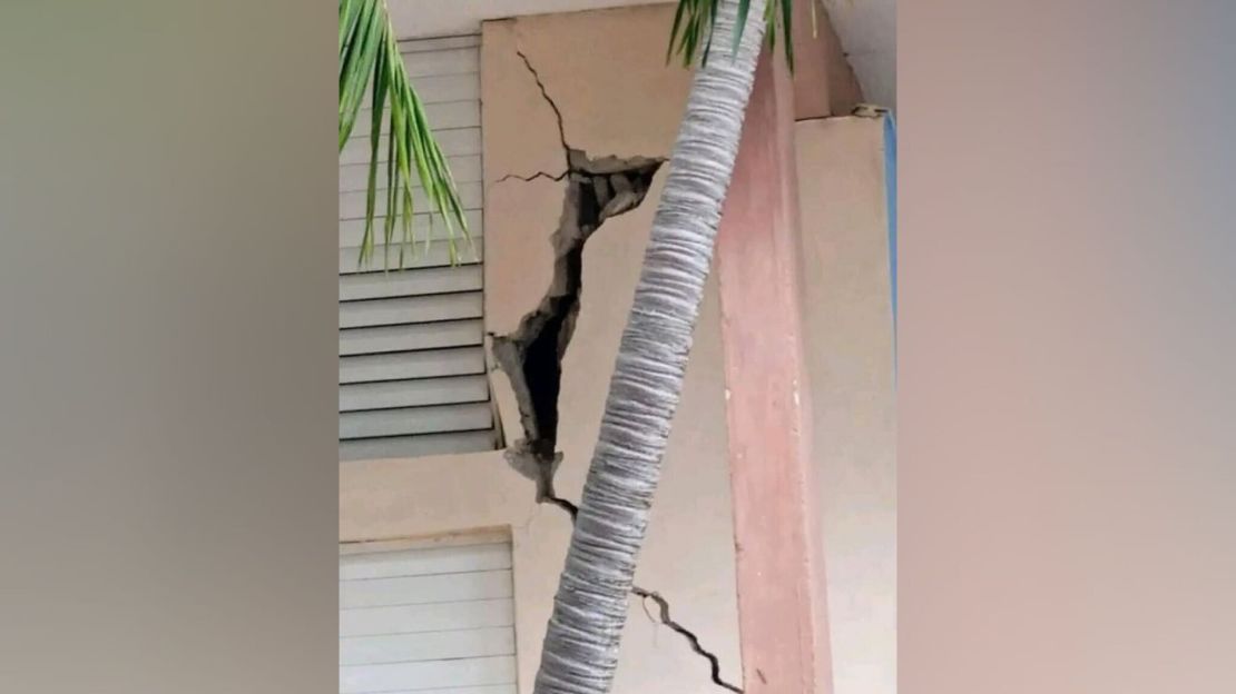 Grietas en un inmueble en la provincia cubana de Granma tras el sismo de magnitud 6,8 de este domingo. Redes sociales vía Cubadebate