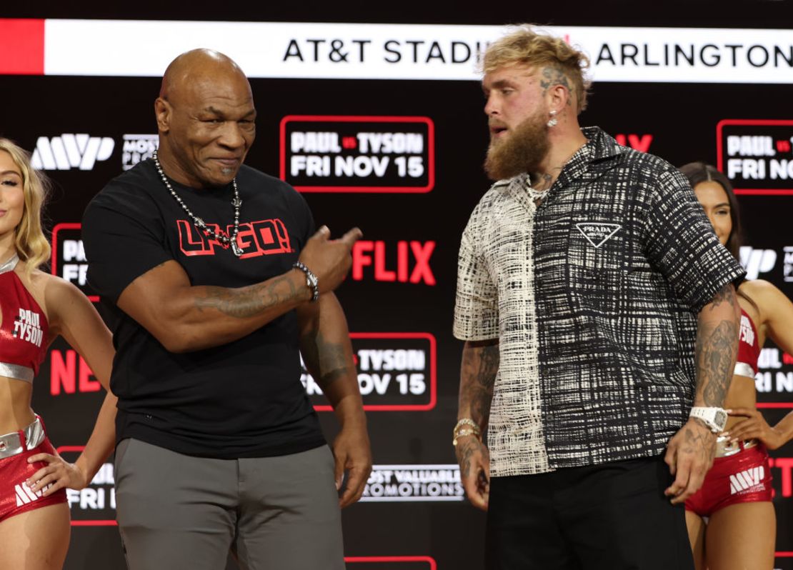 Mike Tyson y Jake Paul asisten a la rueda de prensa del Fanatics Fest, en el Javits Center, el 18 de agosto de 2024 en Nueva York.