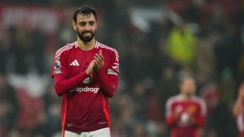 Bruno Fernandes, del Manchester United, celebra después de ayudar a su equipo a ganar contra el Leicester City el domingo.