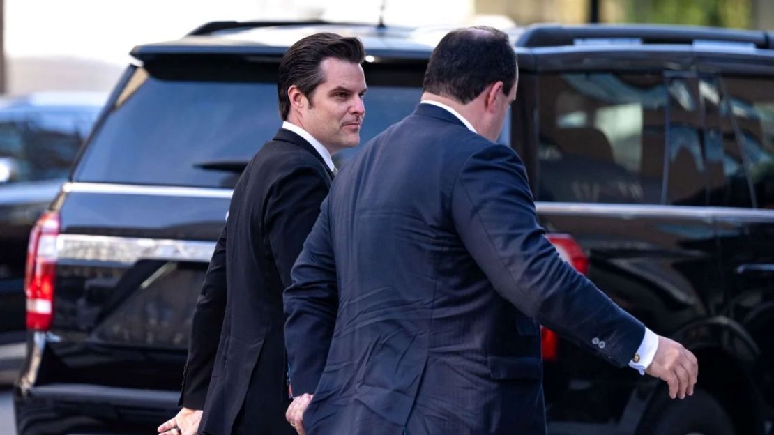 El representante Matt Gaetz llega con la caravana del presidente electo Donald Trump al Hyatt Regency Capitol Hill en Washington el 13 de noviembre de 2024.