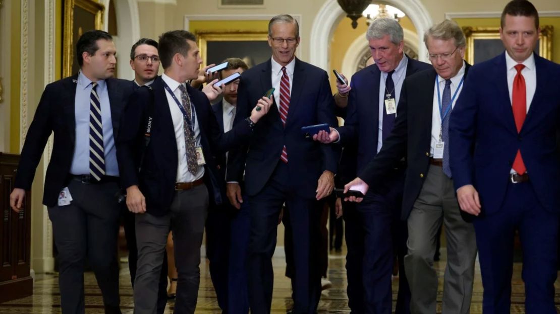 El senador John Thune llega a las elecciones de liderazgo republicano del Senado en el Capitolio de los Estados Unidos el 13 de noviembre de 2024. Crédito: Kevin Dietsch/Getty Images