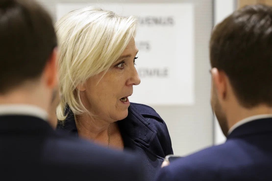 Le Pen a la salida del tribunal, el 13 de noviembre de 2024.