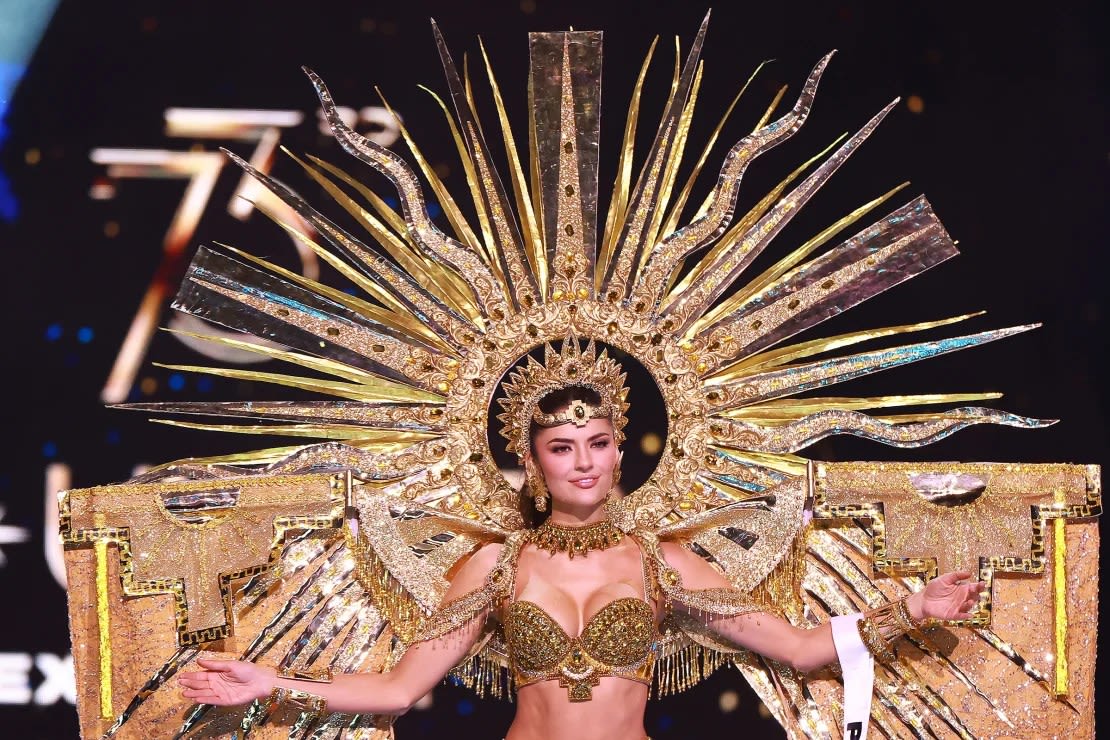 Miss Perú, Tatiana Calmell, encarnó al dios sol inca, Inti. Héctor Vivas/Getty Images