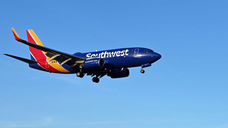 Bullet hits Southwest Airlines plane as it prepares to depart from Dallas airport