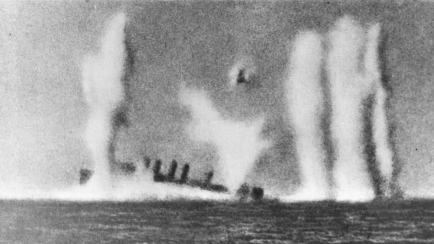 El destructor de clase Clemson de la Armada de los EE. UU. USS Edsall (DD-219) (identificado erróneamente como "HMS Pope") se hundió el 1 de marzo de 1942 al sur de Java. Comando de Historia y Patrimonio Naval de los EE. UU.