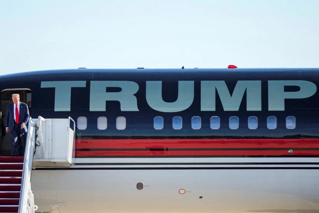 El presidente electo Donald Trump llega a la Base Conjunta Andrews en Maryland antes de reunirse con el presidente Joe Biden y miembros del Congreso en Washington. Crédito: Brian Snyder/Reuters.