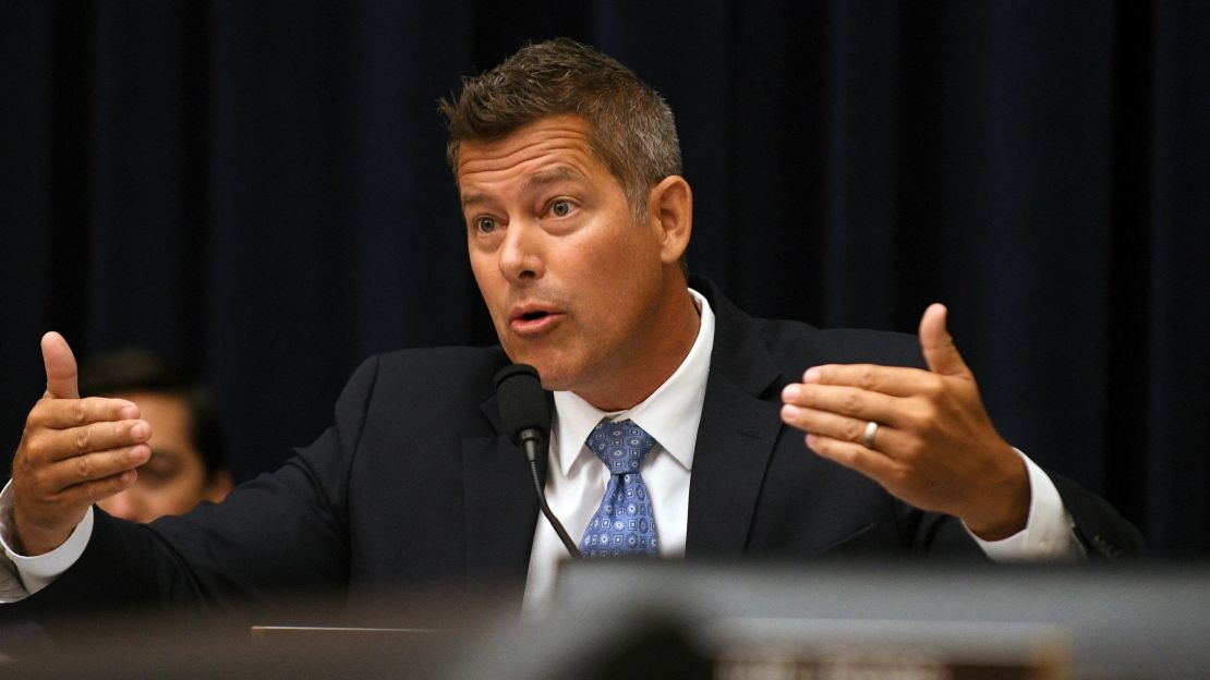 Sean Duffy interroga al presidente de la Reserva Federal, Jerome Powell, durante su testimonio el 18 de julio de 2018.