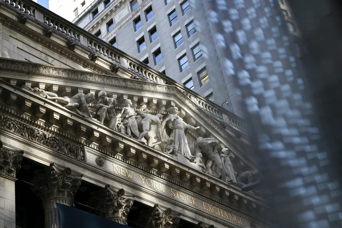 Vista de la Bolsa de Nueva York en Wall Street el 13 de noviembre en Nueva York.