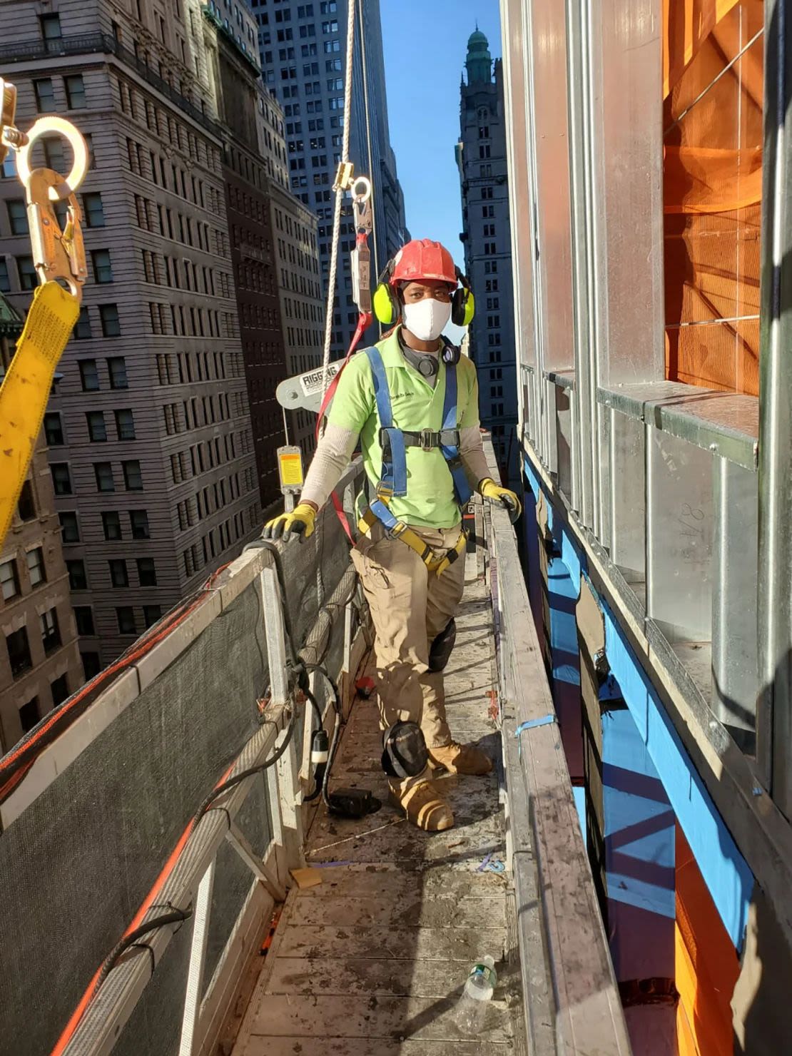 Duewight García trabaja en la construcción en el área de la ciudad de Nueva York. Cortesía de Duewight García.