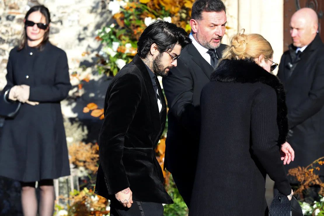 Zayn Malik, otro de los excompañeros de banda de Payne, llega al servicio. (Foto: Toby Melville/Reuters).