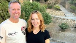 Gail y Greg Warner, ambos estadounidenses, dejaron Florida y se mudaron a España en 2018 tras jubilarse anticipadamente. Crédito: Gail y Greg Warner