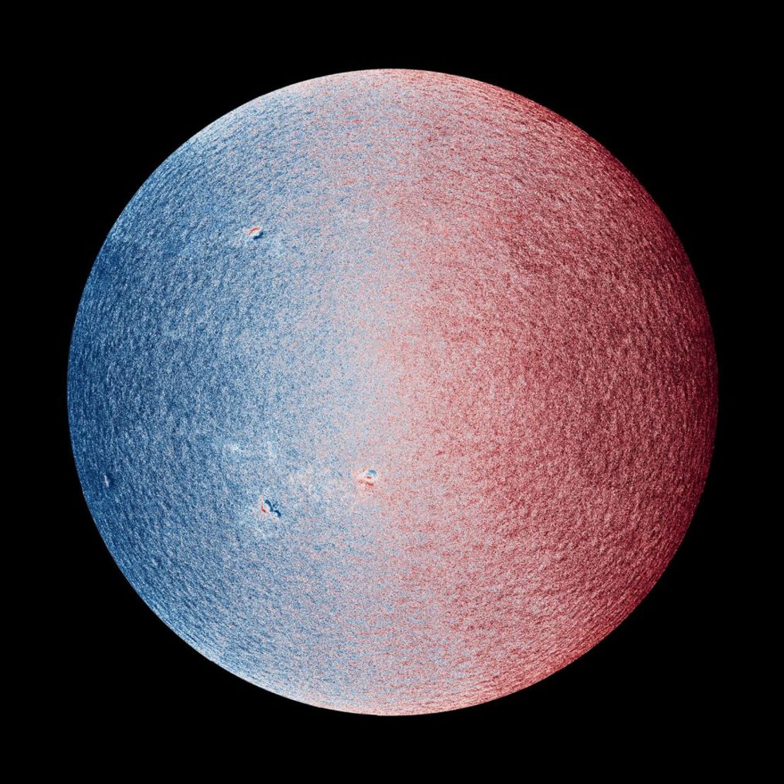 Un "taquigrama" muestra la velocidad de la línea de visión y la dirección del movimiento del material en la superficie del sol, con el azul marcando el material que se mueve hacia Solar Orbiter y el rojo lo que se aleja de él. Crédito: Agencia Espacial Europea