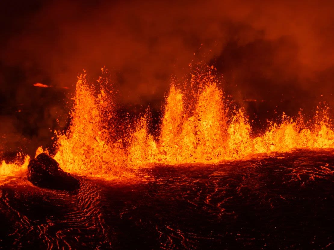 Una nueva erupción volcánica que comenzó en la península de Reykjanes en Islandia, el miércoles 20 de noviembre de 2024.