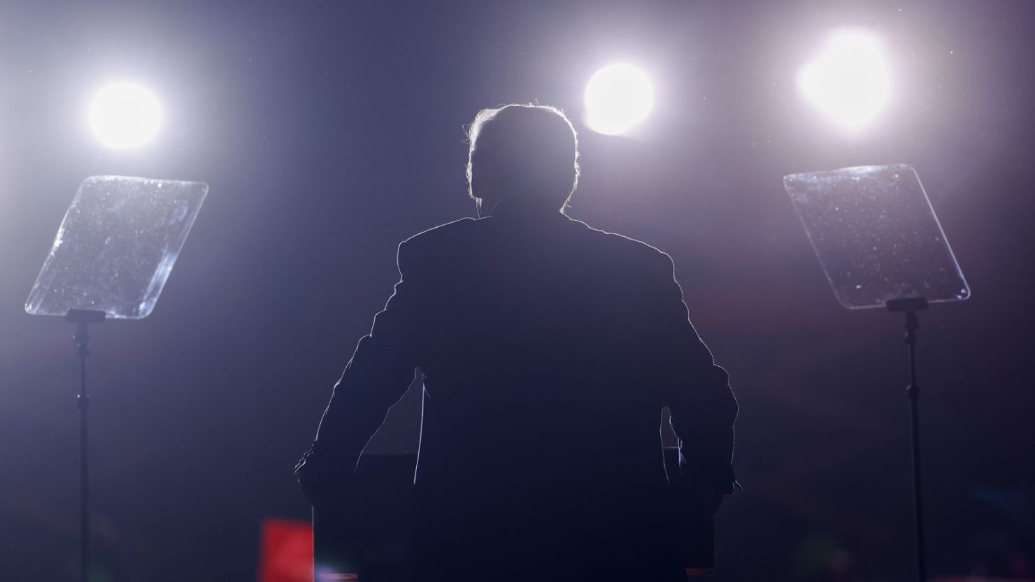 Donald Trump durante un mitin de campaña el 26 de octubre de 2024 en Novi, Michigan.