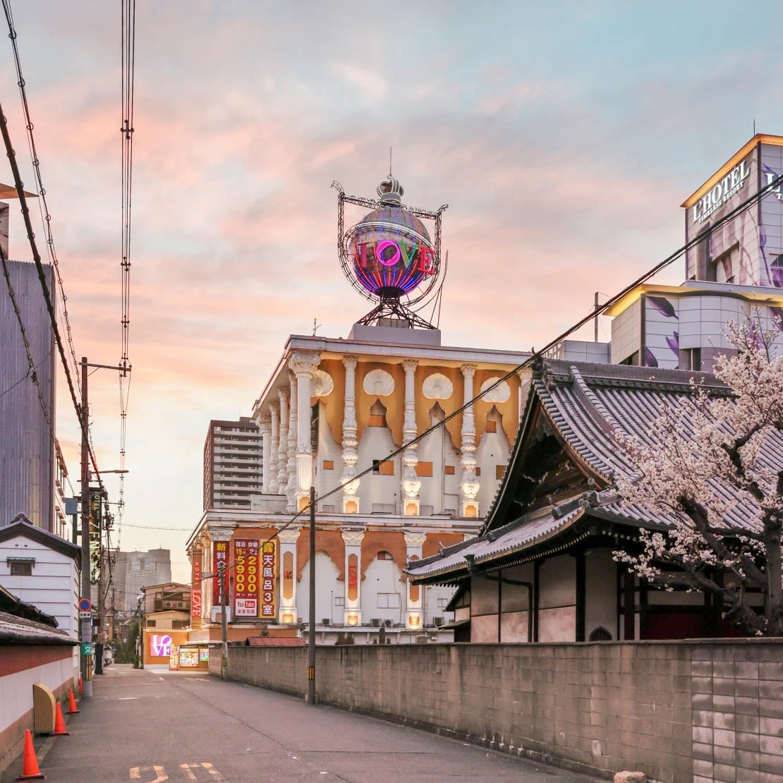 Considerado uno de los primeros hoteles del amor modernos, el Hotel Love de Osaka abrió en 1968.