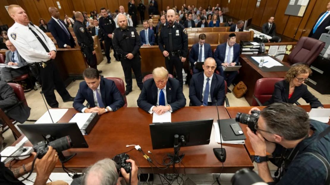 Donald Trump comparece en el tribunal por su juicio sobre pagos de dinero por silencio en el Tribunal Penal de Manhattan el 30 de mayo, en la ciudad de Nueva York.