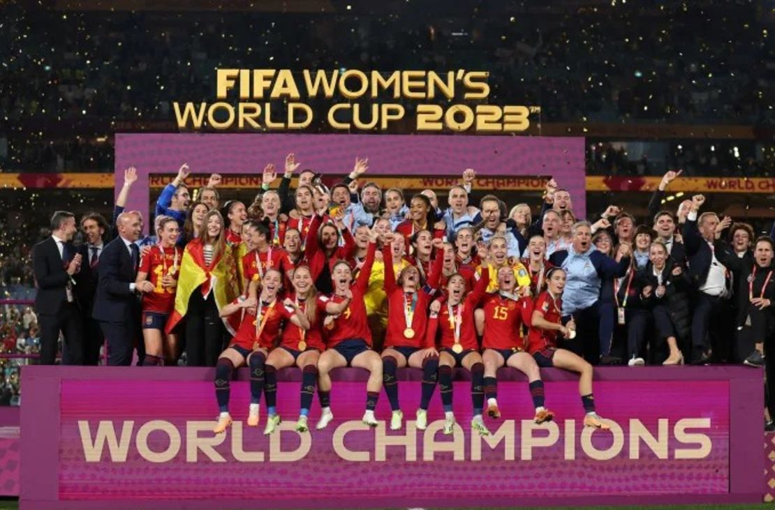 La selección española femenina celebra su victoria en el Mundial femenino de 2023. Catherine Ivill/Getty Images