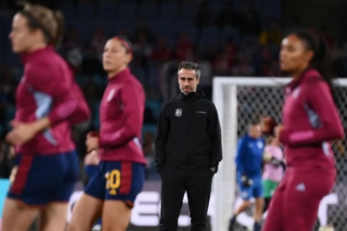 Vilda observa el calentamiento de las jugadoras españolas antes de la final del Mundial Femenino. Franck Fife/AFP/Getty Images/Archivo