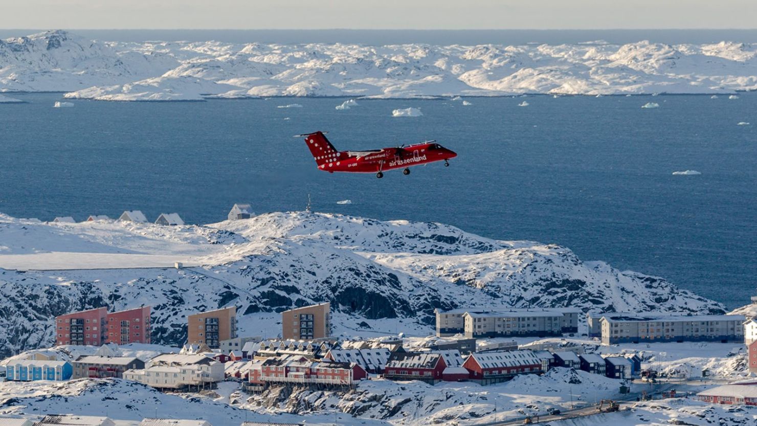 El nuevo Aeropuerto Internacional de Nuuk permitirá que aviones de mayor tamaño aterricen en la capital de Groenlandia.