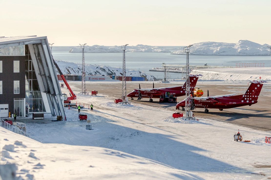 El nuevo Aeropuerto Internacional de Nuuk permitirá que aviones de mayor tamaño aterricen en la capital de Groenlandia.