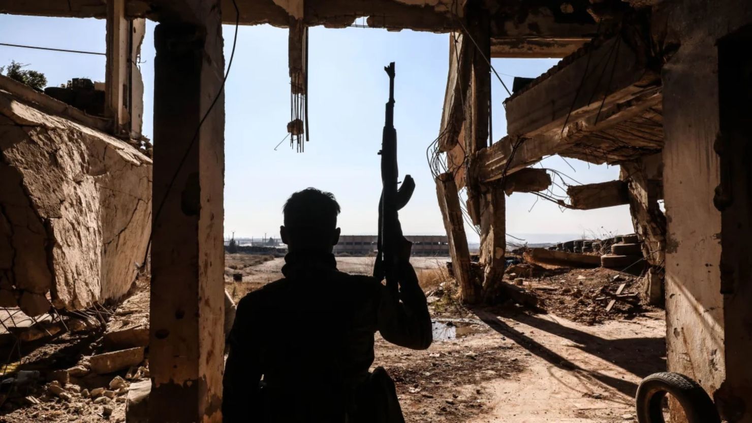 Los enfrentamientos continúan entre las fuerzas gubernamentales y de oposición en las provincias de Alepo e Idlib.