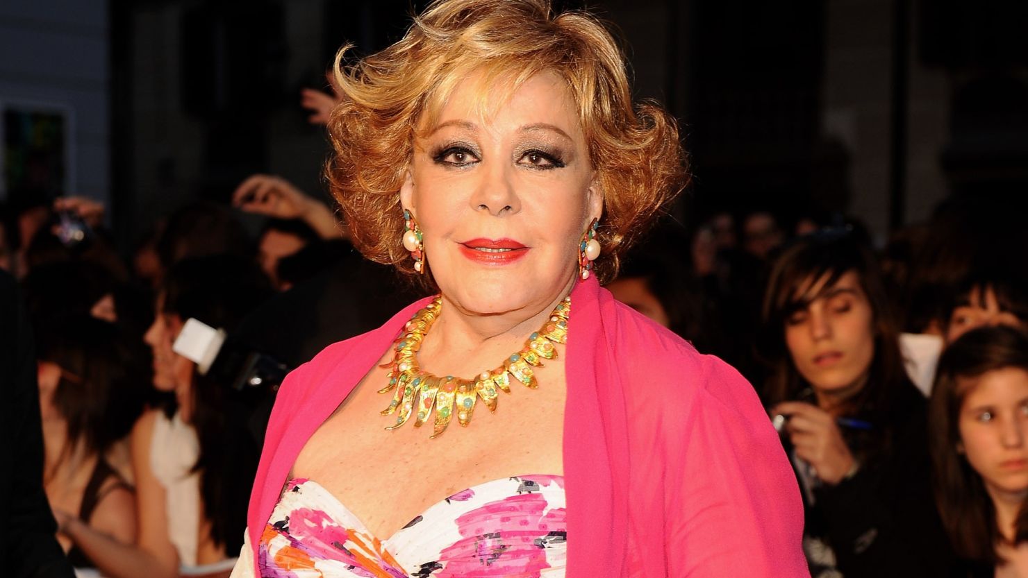 Muere la actriz Silvia Pinal, leyenda del cine y la televisión en México | CNN