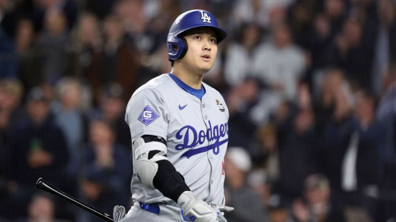 Shohei Ohtani de los Dodgers de Los Ángeles se poncha durante en el juego cuatro de la Serie Mundial 2024 contra los New York Yankees en el Yankee Stadium el 29 de octubre de 2024 Crédito: Elsa/Getty Images
