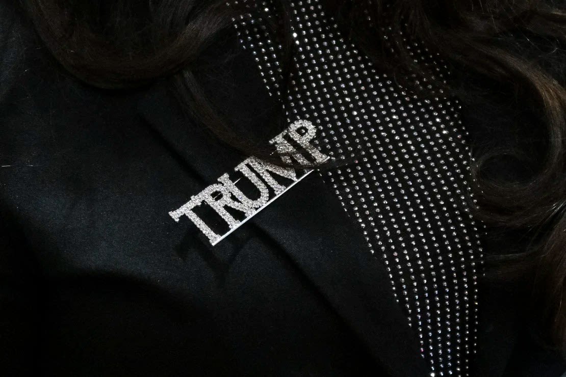 Partidarios de Trump asisten a un debate con líderes de la comunidad latina en Miami, el 22 de octubre.